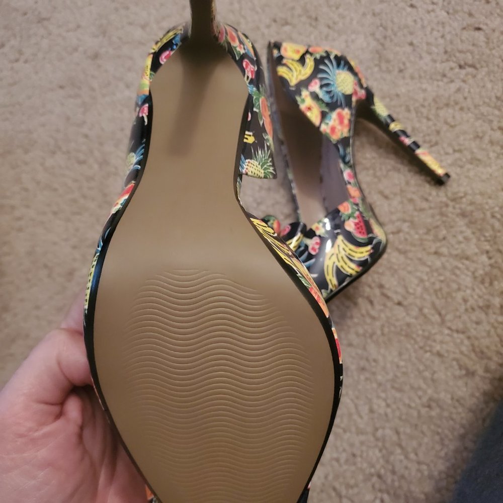 Heels - Picture 2 of 3